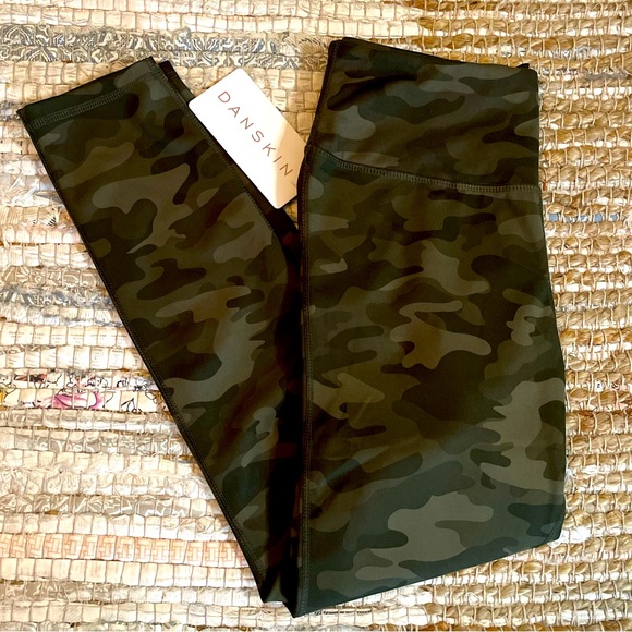Danskin - Camo Leggings in Size Medium are NWT- hidden pocket - high waisted! - Picture 2 of 11